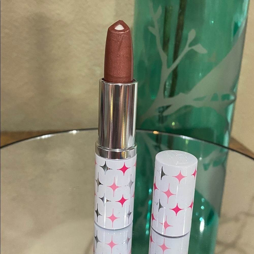 Clinique Dramatically Different lipstick in color Sugared Maple, new!